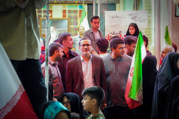 تداوم خدمت در شب‌های روشن؛ موکب «امام شهید» کتابخانه سهروردی همچنان در کنار مردم زنجان