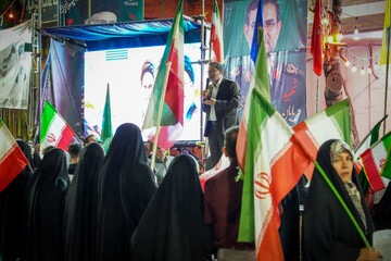 تداوم خدمت در شب‌های روشن؛ موکب «امام شهید» کتابخانه سهروردی همچنان در کنار مردم زنجان