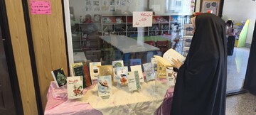 برگزاری نمایشگاه تخصصی کتاب «نماز» در کتابخانه شهدای امامی‌امین شهرستان پیشوا