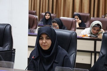 آیین رونمایی کتاب «پنج سِفر» اثر حسین شرفخانلو به مناسبت روز مقاومت و پایداری در سالن جلسات کتابخانه مرکزی آذربایجان‌غربی