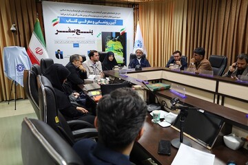 آیین رونمایی کتاب «پنج سِفر» اثر حسین شرفخانلو به مناسبت روز مقاومت و پایداری در سالن جلسات کتابخانه مرکزی آذربایجان‌غربی