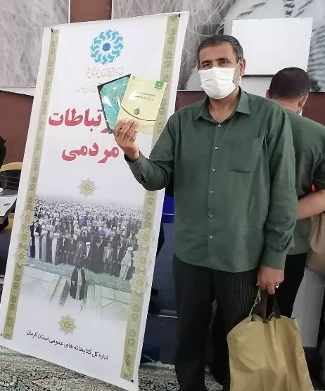 برپایی میز ارتباطات مردمی اداره‌کل کتابخانه‌های عمومی استان همزمان با آیین سیاسی _عبادی نماز جمعه