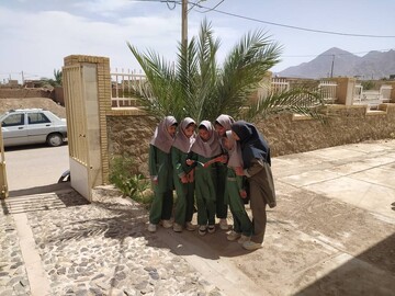 برگزاری کارگاه «ساکنان هوشمند زمین» در کتابخانه‌ امام رضا (ع) روستای رباط پشت بادام