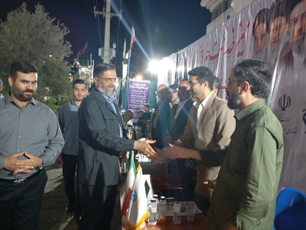 میز خدمت جهادی با حضور مدیران و روسای ادارات استان