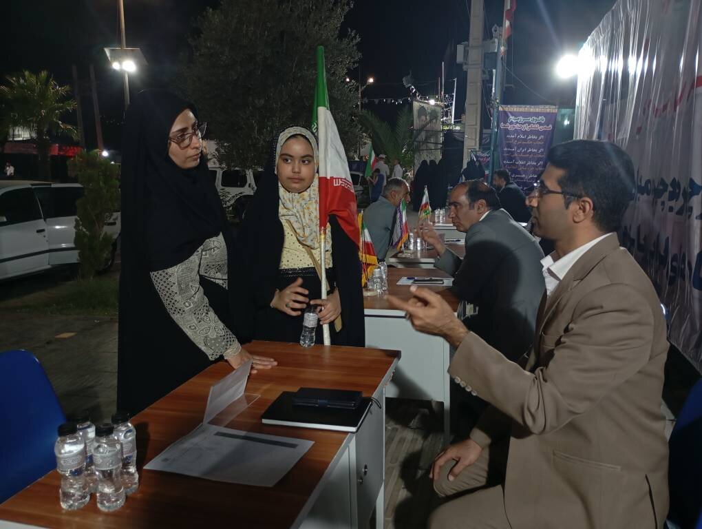 میز خدمت جهادی با حضور مدیران و روسای ادارات استان