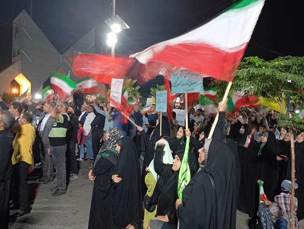 میز خدمت جهادی با حضور مدیران و روسای ادارات استان
