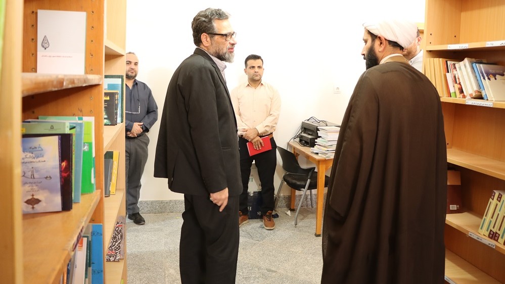بازدید سرپرست اداره‌کل کتابخانه‌های عمومی خوزستان از مرکز مبادله و انبار کتاب استان