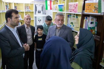 بازدید معاون سیاسی استانداری از کتابخانه سیار قزوین