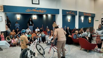 از کتاب تا رکاب؛ آموزش ایمنی دوچرخه‌سواری در کتابخانه