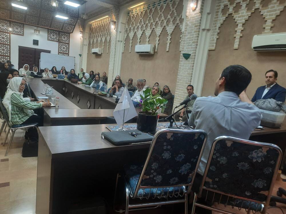 کارگاه آموزشی «یک قدم برای محیط زیست» در کتابخانه فرخی یزدی برگزار شد