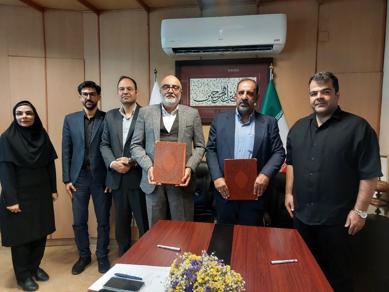 امضای تمدید تفاهمنامه همکاری اداره کل کتابخانههای عمومی تهران و کتابخانه و موزه آستان مقدس حضرت امام خمینی(س)