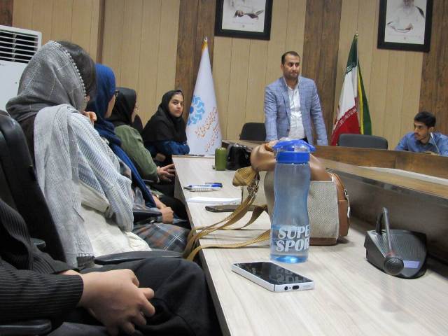 کارگاه آموزشی «جذابیت در ارتباطات» در کتابخانه امام خمینی (ره) سمنان برگزار شد