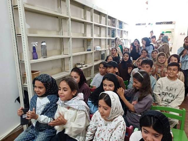 جشن دهه ولایت با شور و نشاط کودکان و نوجوانان در کتابخانه حضرت علی‌اکبر(ع) نردین