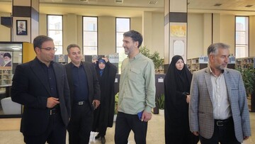 بازدیدشهردار سلطانیه از کتابخانه عمومی سیدافضل موسوی زنجان
