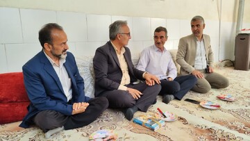 دیدار مدیرکل کتابخانه‌های عمومی استان یزد از خانواده معظم شهدا و جانبازان