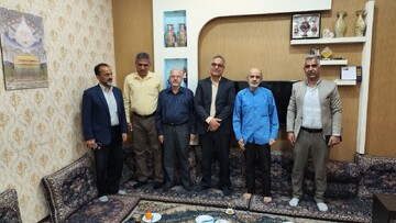دیدار مدیرکل کتابخانه‌های عمومی استان یزد از خانواده معظم شهدا و جانبازان
