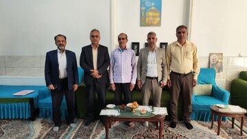 دیدار مدیرکل کتابخانه‌های عمومی استان یزد از خانواده معظم شهدا و جانبازان