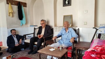 دیدار مدیرکل کتابخانه‌های عمومی استان یزد از خانواده معظم شهدا و جانبازان