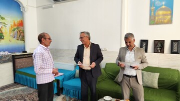دیدار مدیرکل کتابخانه‌های عمومی استان یزد از خانواده معظم شهدا و جانبازان