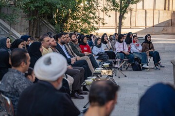 رونمایی از کتاب «عشق در محاصره»