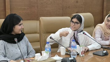 نشست صمیمانه با نویسنده کتاب «داستان بهنام»  در کتابخانه مرکزی پارک شهر