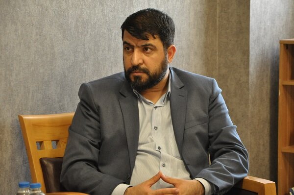 رئیس دانشگاه آزاد اسلامی استان گیلان از کتابخانه مرکزی رشت بازدید کرد