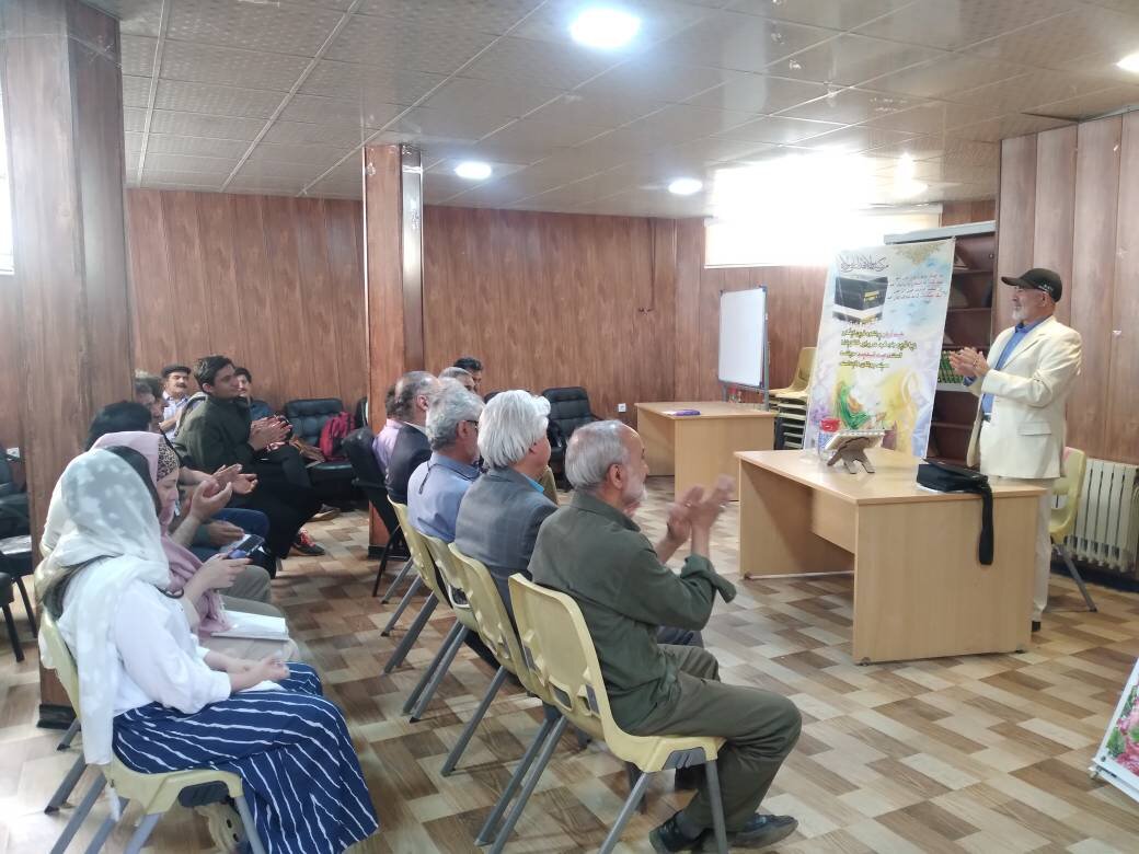 محفل ادبی «سرود سرو غدیر» در کتابخانه الهادی هشتگرد برگزار شد