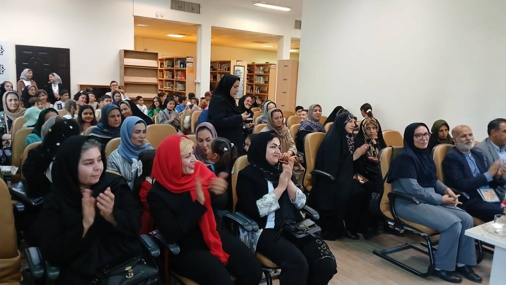 آیین رونمایی از کتاب «مامان پیشی و بچه‌هاش» در کتابخانه‌ عمومی قلم
