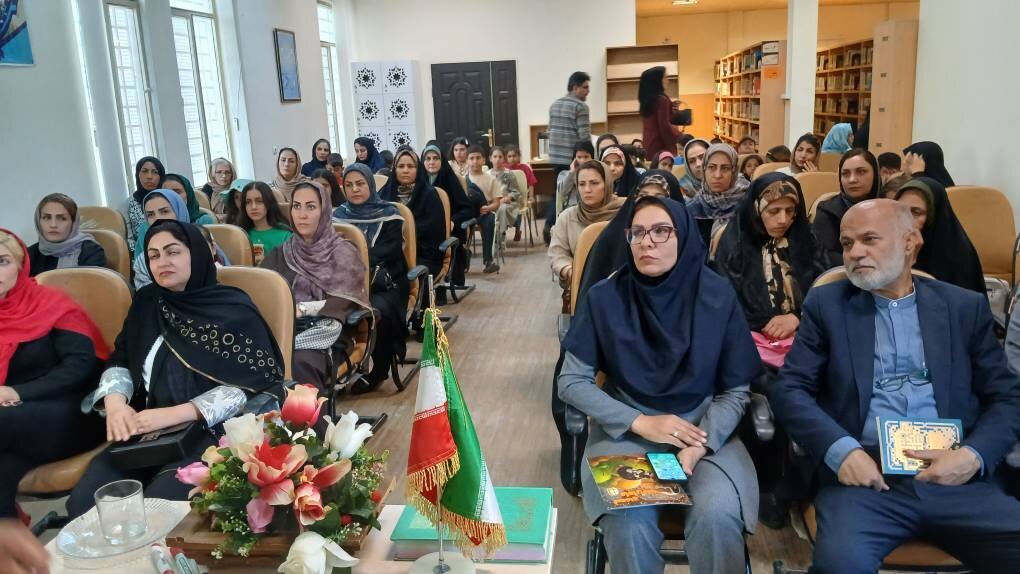 آیین رونمایی از کتاب «مامان پیشی و بچههاش» در کتابخانه عمومی قلم