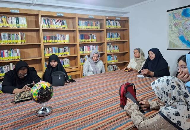 برگزاری محفل ادبی «خال لبت» در کتابخانه عمومی افصح هجری رفسنجان
