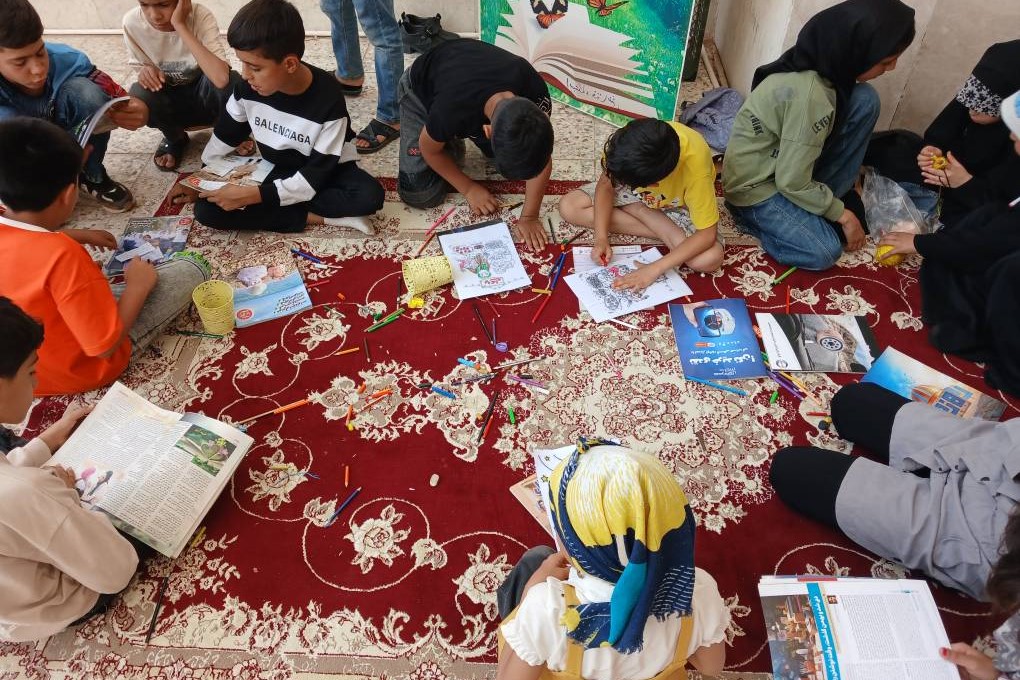 نمایشگاه کتاب و ایستگاه نقاشی در مصلی نماز جمعه شهرستان خلیلآباد