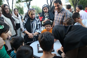 از لبخند کودکان در ایستگاه نقاشی تا استقبال گرم بزرگترها از منابع مطالعاتی غدیر در غرفه کتابخانه‌های عمومی چهارمحال و بختیاری