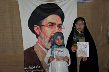 غرفه فرهنگی کتابخانه ایران در شب و روز عید غدیر