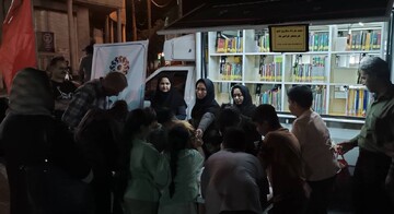 حضور کتابخانه سیار مرودشت در تجمعات شبانه