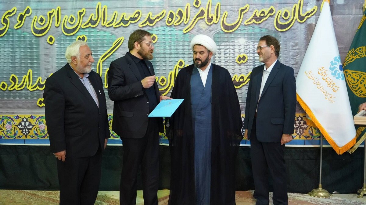 نشست تخصصی غدیرشناسی «علی‌وار» در آستان مقدس امامزاده سید صدرالدین برگزار شد