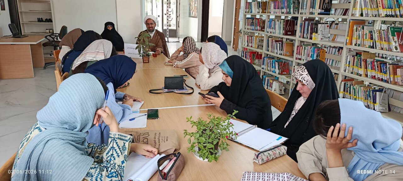 ایستگاه دانایی و میثاق در فاروج؛ غرفه کتابخانههای عمومی میزبان غدیریون شد