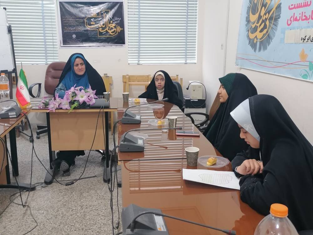 برگزاری محفل ادبی «خال لبت» با حضور شاعران ابرکوهی