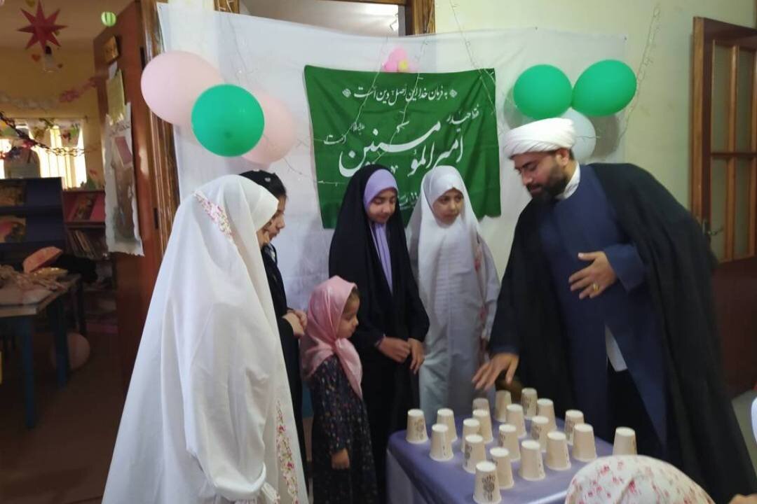 نشست غدیرشناسی در کتابخانه حاج رجبعلی عطری روستای گلند برگزار شد