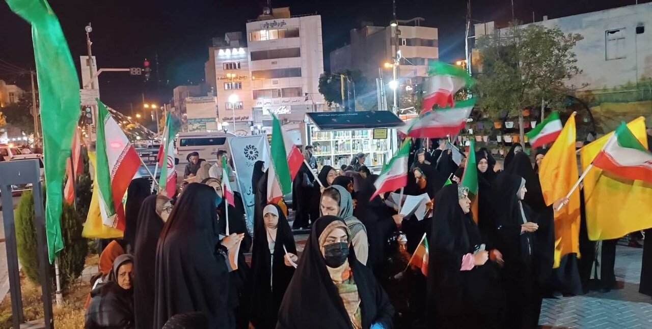 حضور کتابخانه سیار مرودشت در جشن مردمی سوم خرداد