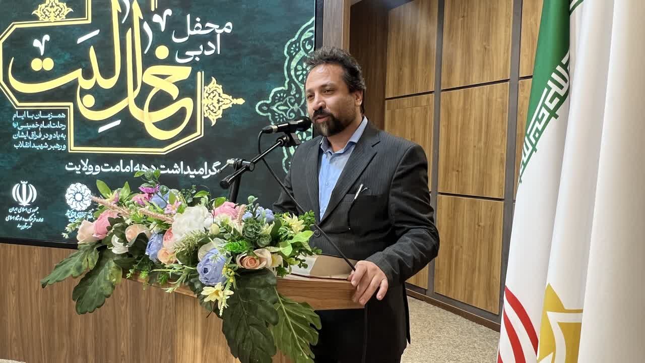 محفل ادبی خالِ لبت و شعرخوانی شاعران آیینی از غدیر تا جماران در شهرستان بهار برگزار شد