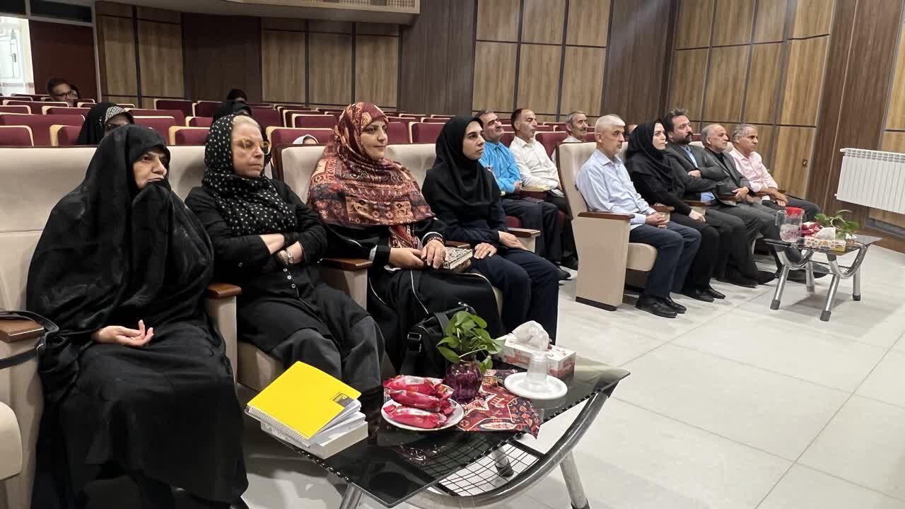 محفل ادبی خالِ لبت و شعرخوانی شاعران آیینی از غدیر تا جماران در شهرستان بهار برگزار شد