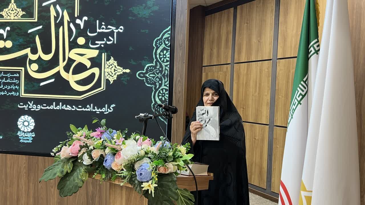 محفل ادبی خالِ لبت و شعرخوانی شاعران آیینی از غدیر تا جماران در شهرستان بهار برگزار شد
