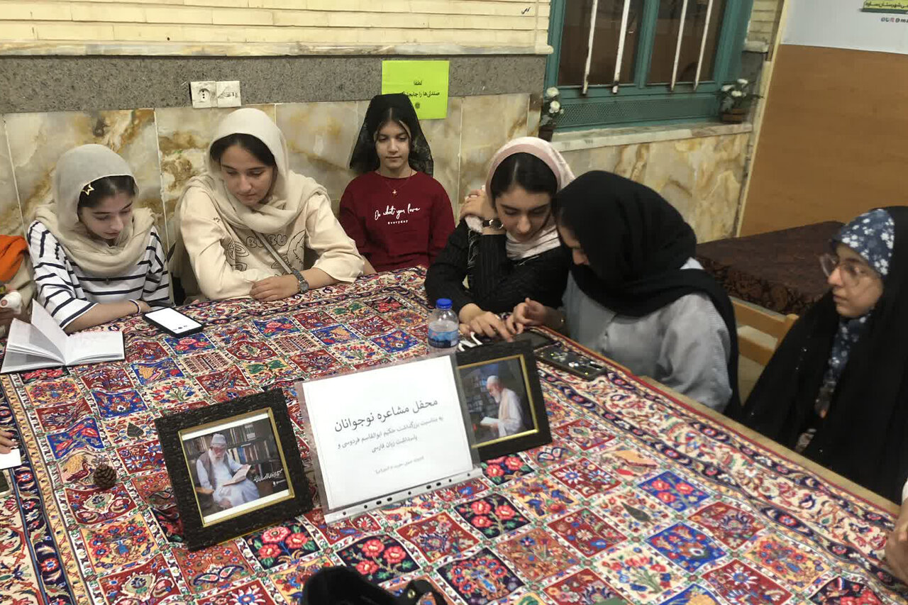 ترویج کتابخوانی و بزرگداشت غدیر در کتابخانه ام‌البنین(س) کاوه