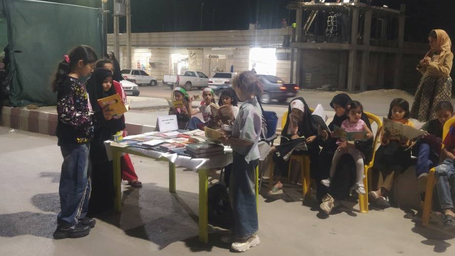 برپایی نمایشگاه «میز کتاب» در جشن غدیر شهر تشان