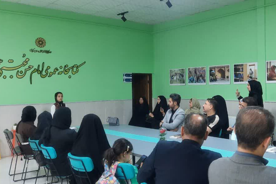 محفل ادبی در کتابخانه امام حسن مجتبی(ع) شهر زاویه برگزار شد
