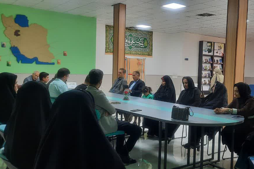 محفل ادبی در کتابخانه امام حسن مجتبی(ع) شهر زاویه برگزار شد