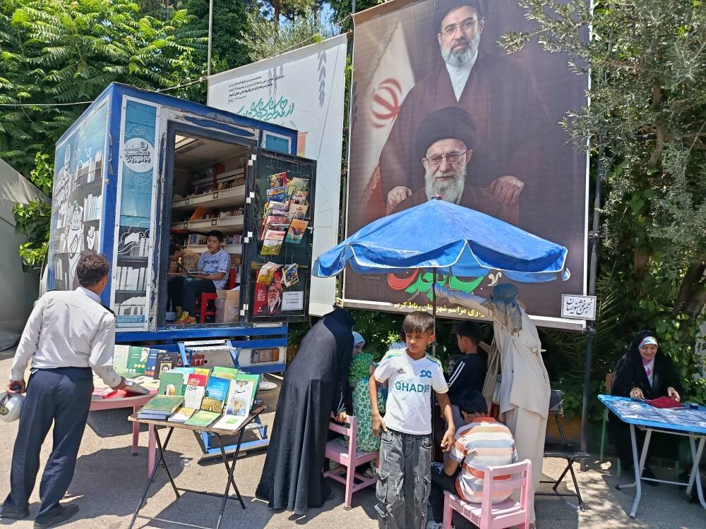 برپایی غرفه های فرهنگی در عید ولایت به همت کتابداران استان تهران