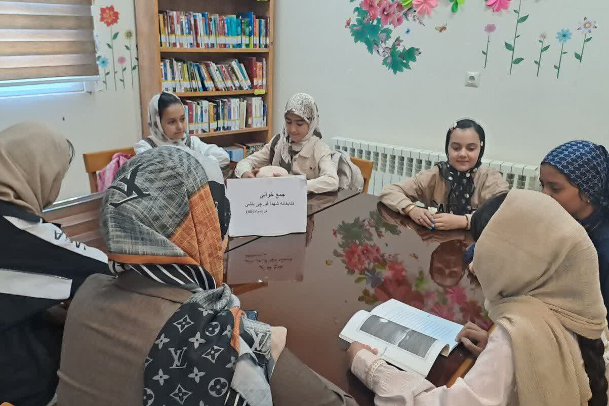 خرداد کتابخوانی؛ لبخند کودکانه در قفسههای کتابخانه شهدای قورچیباشی