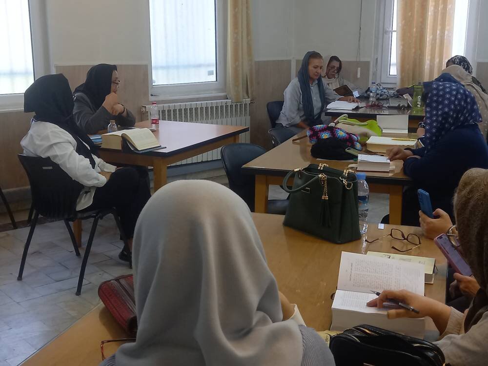 بدرقه بهار در کتابخانه های استان با برگزاری برنامه های کتاب محور