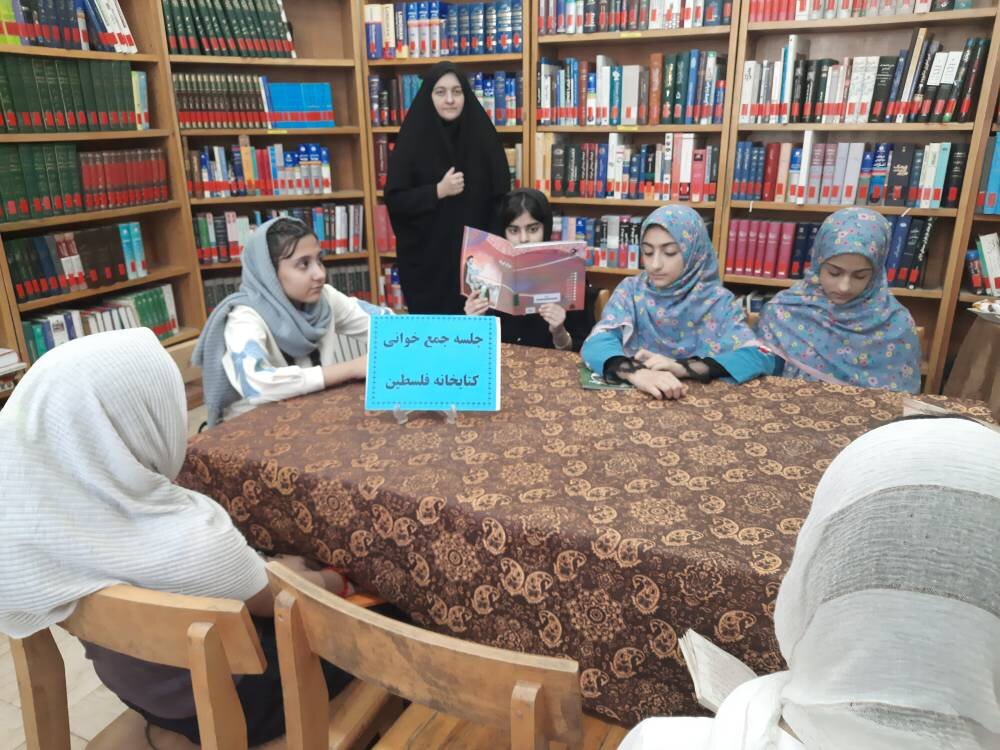 محافل ادبی در کتابخانه ها با حضور شاعران و ادیبان برگزار شد